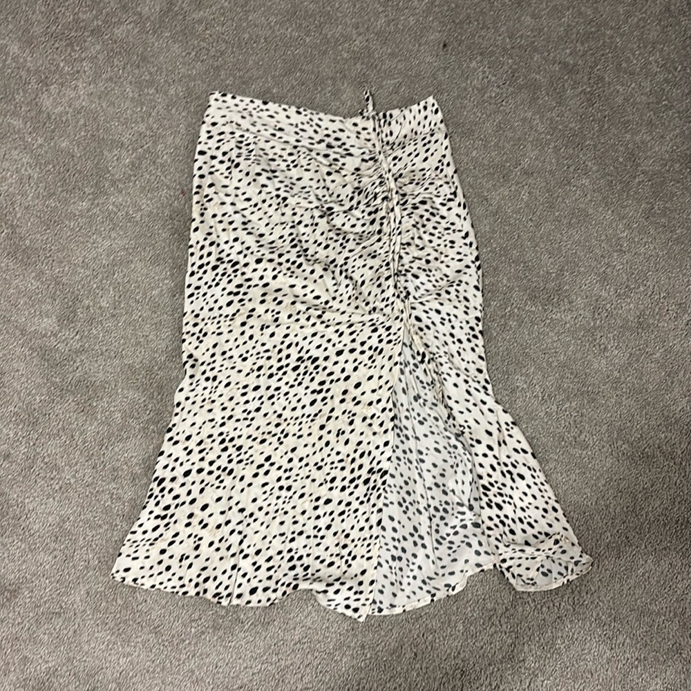 Mid length satin skirt